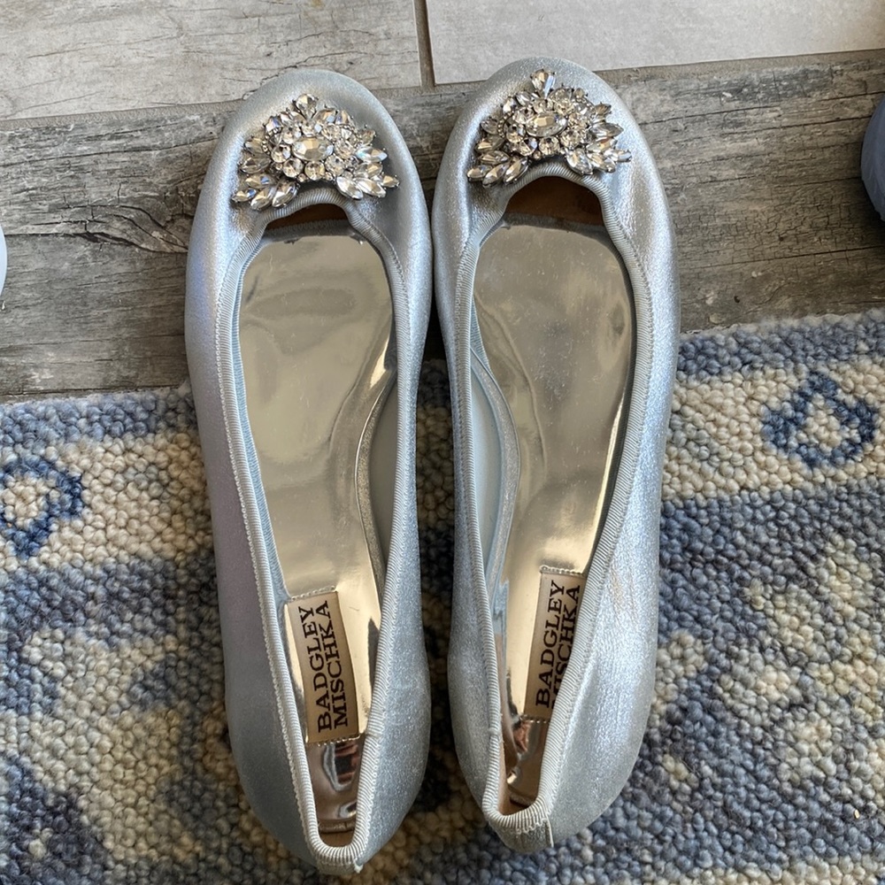 NWOT Badgley Mischka silver ballet flats with rhinestones